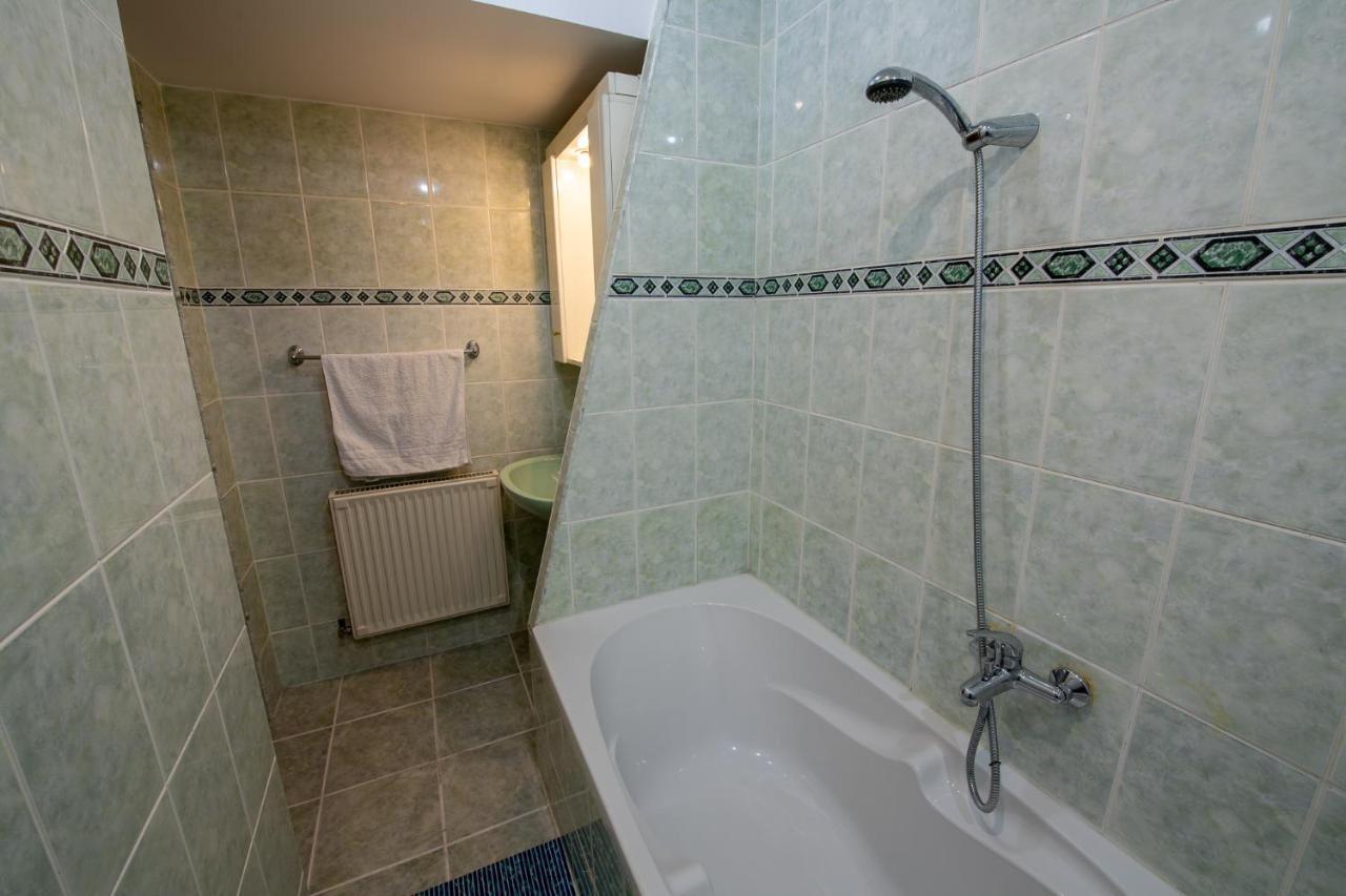 Monik Apartament Sinaia Exteriör bild