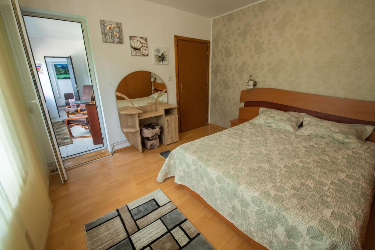 Monik Apartament Sinaia Exteriör bild