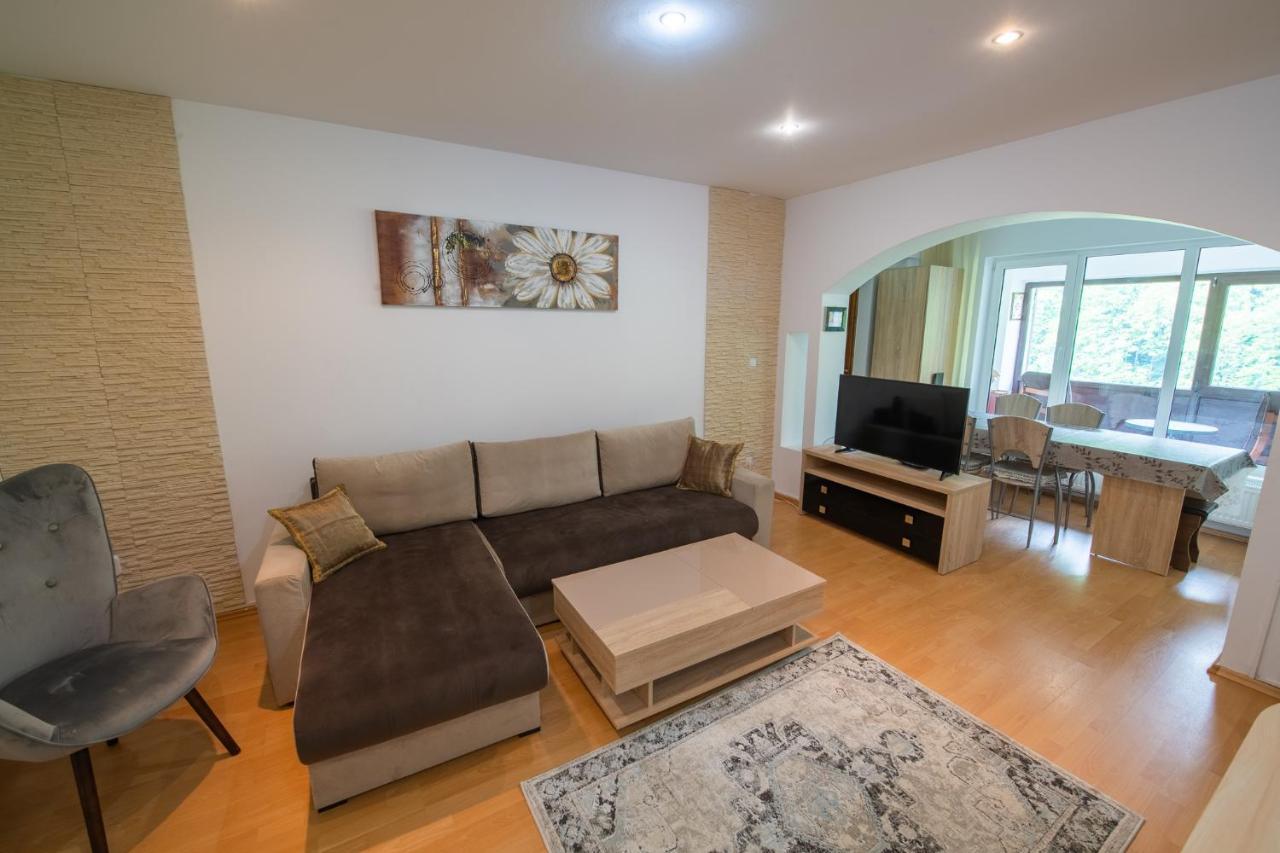 Monik Apartament Sinaia Exteriör bild